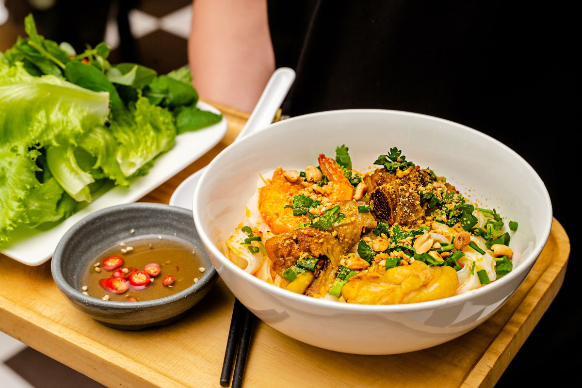 Read more about the article Ẩm Thực Hội An – Khám Phá Đặc Sản Phố Cổ Nổi Tiếng Nhất