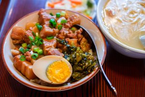 Read more about the article Ẩm Thực Việt Nam: Hướng Dẫn Các Món Ăn Truyền Thống Ngon Nhất