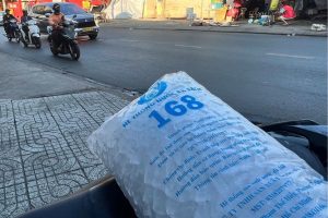 Read more about the article Cách thiết kế bao bì nước đá viên bắt mắt và chuyên nghiệp