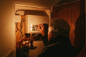 Read more about the article Cách đối phó mất điện mùa hè khi sản xuất nước đá hiệu quả