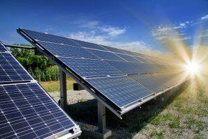 Read more about the article Có nên lắp điện mặt trời cho xưởng nước đá không? Giải pháp tiết kiệm điện hiệu quả