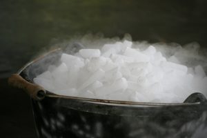 Read more about the article Có nên mở rộng thêm mảng kinh doanh đá khô, đá khói?