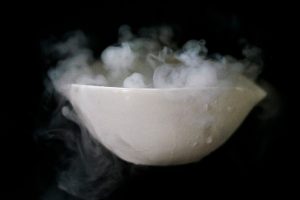 Read more about the article Dry Ice Là Gì? Tìm Hiểu Đá Khô Và Những Ứng Dụng Thực Tế