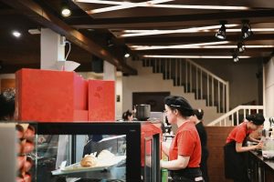 Read more about the article Kinh nghiệm đi thị trường (Sales) cho xưởng nước đá hiệu quả