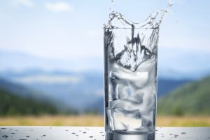 Read more about the article Lợi Ích Của Nước Uống Và Hướng Dẫn Lượng Nước Nên Uống Hàng Ngày