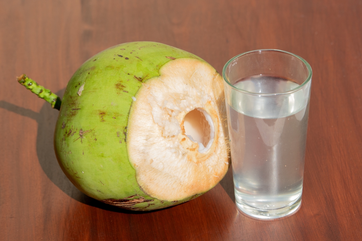Lợi Ích Khi Uống Nước Dừa Buổi Tối