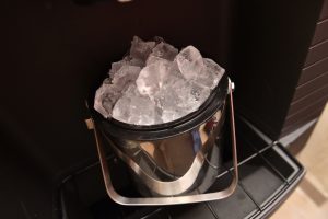 Read more about the article Máy Làm Nước Đá Gia Đình Giá Tốt 2025 – Cách Chọn Máy Phù Hợp