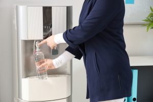 Read more about the article Máy Lọc Nước Gia Đình Loại Nào Tốt 2025? Kinh Nghiệm Chọn Máy Phù Hợp