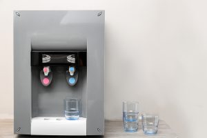 Read more about the article Máy Lọc Nước Uống Chính Hãng Giá Tốt 2025 – Giải Pháp Nước Sạch Cho Gia Đình