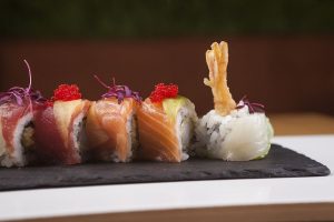 Read more about the article Món Ăn Nhật Bản Nổi Tiếng Nhất – Khám Phá Tinh Hoa Ẩm Thực Xứ Hoa Anh Đào