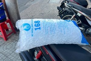 Read more about the article Nên bán đá viên đóng bao 5kg, 10kg hay 20kg để tối ưu lợi nhuận?