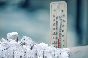 Read more about the article Nhiệt Độ Tiêu Chuẩn Của Nước Đá Khi Ra Khỏi Máy Là Bao Nhiêu?