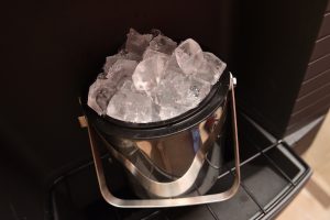 Read more about the article Nước Đá Sạch Có Mùi Không? Cách Nhận Biết Qua Khứu Giác Chính Xác