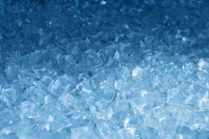 Read more about the article Nước đá tinh khiết có thể dùng để rửa vết thương không? Khuyến cáo y khoa cần biết