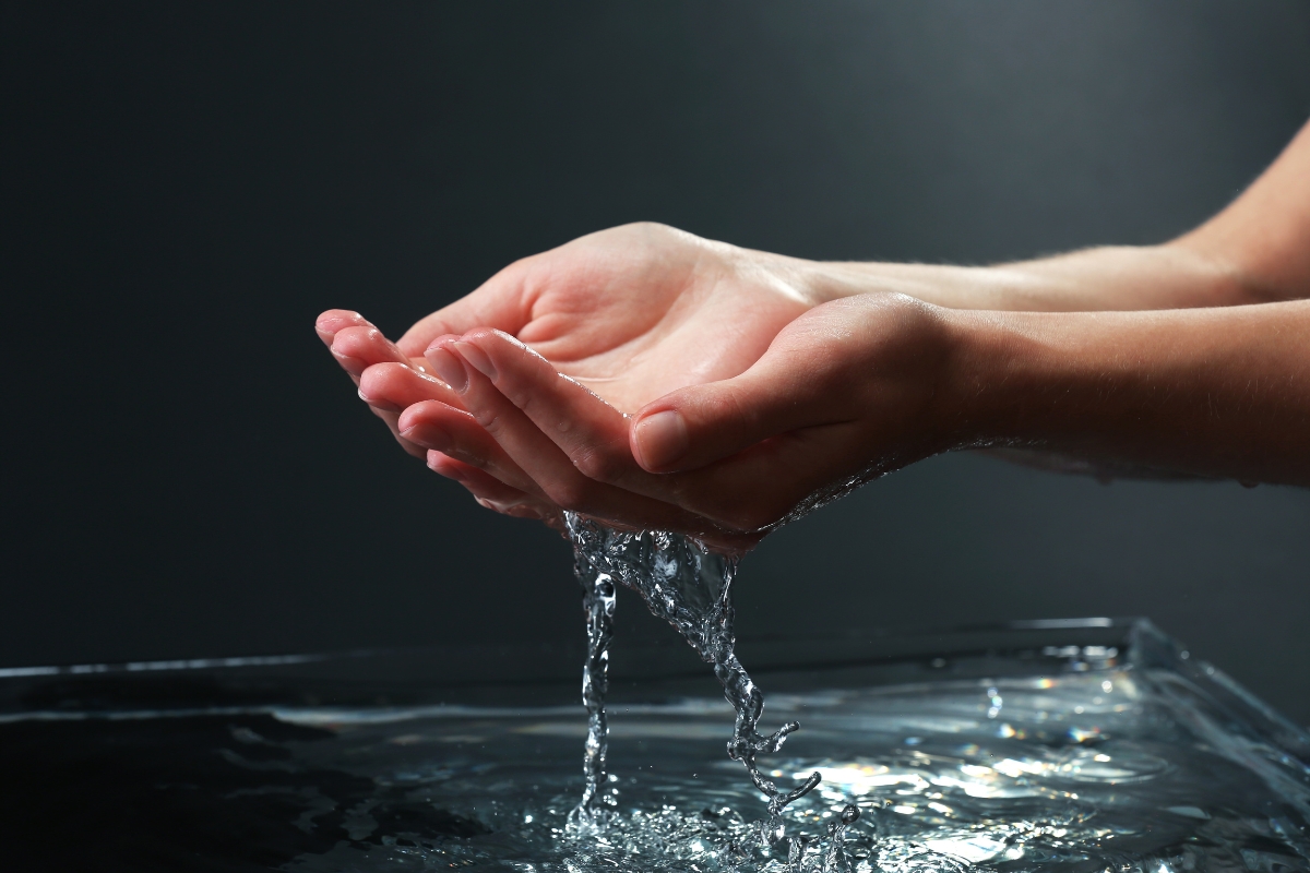 Read more about the article Nước Sạch Là Gì? Tiêu Chuẩn Và Ứng Dụng Trong Đời Sống