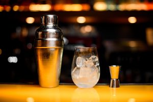 Read more about the article Tại sao nước đá trong các quán Bar lại trông như pha lê?