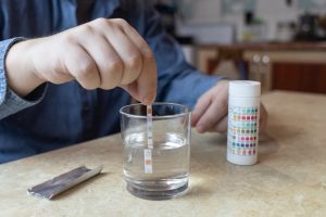 Read more about the article Tầm quan trọng của việc xét nghiệm nước định kỳ tại xưởng đá theo tiêu chuẩn QCVN