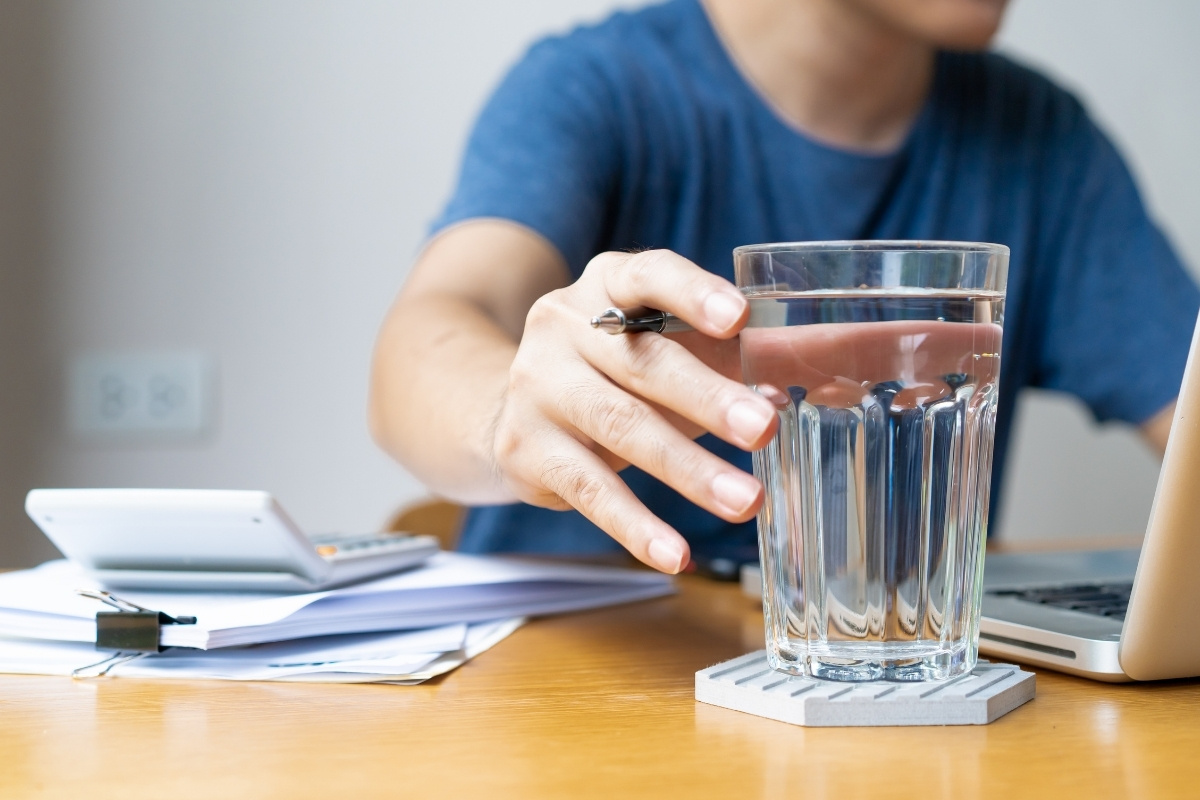 Read more about the article Uống Nhiều Nước Có Tốt Không? Lợi Ích Và Những Điều Cần Lưu Ý