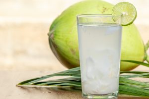 Read more about the article Uống Nhiều Nước Dừa Có Tốt Không? Lợi Ích Và Tác Hại Cần Biết