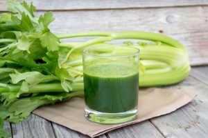 Read more about the article Uống Nước Cần Tây Có Tác Dụng Gì? 8 Lợi Ích Tuyệt Vời Cho Sức Khỏe