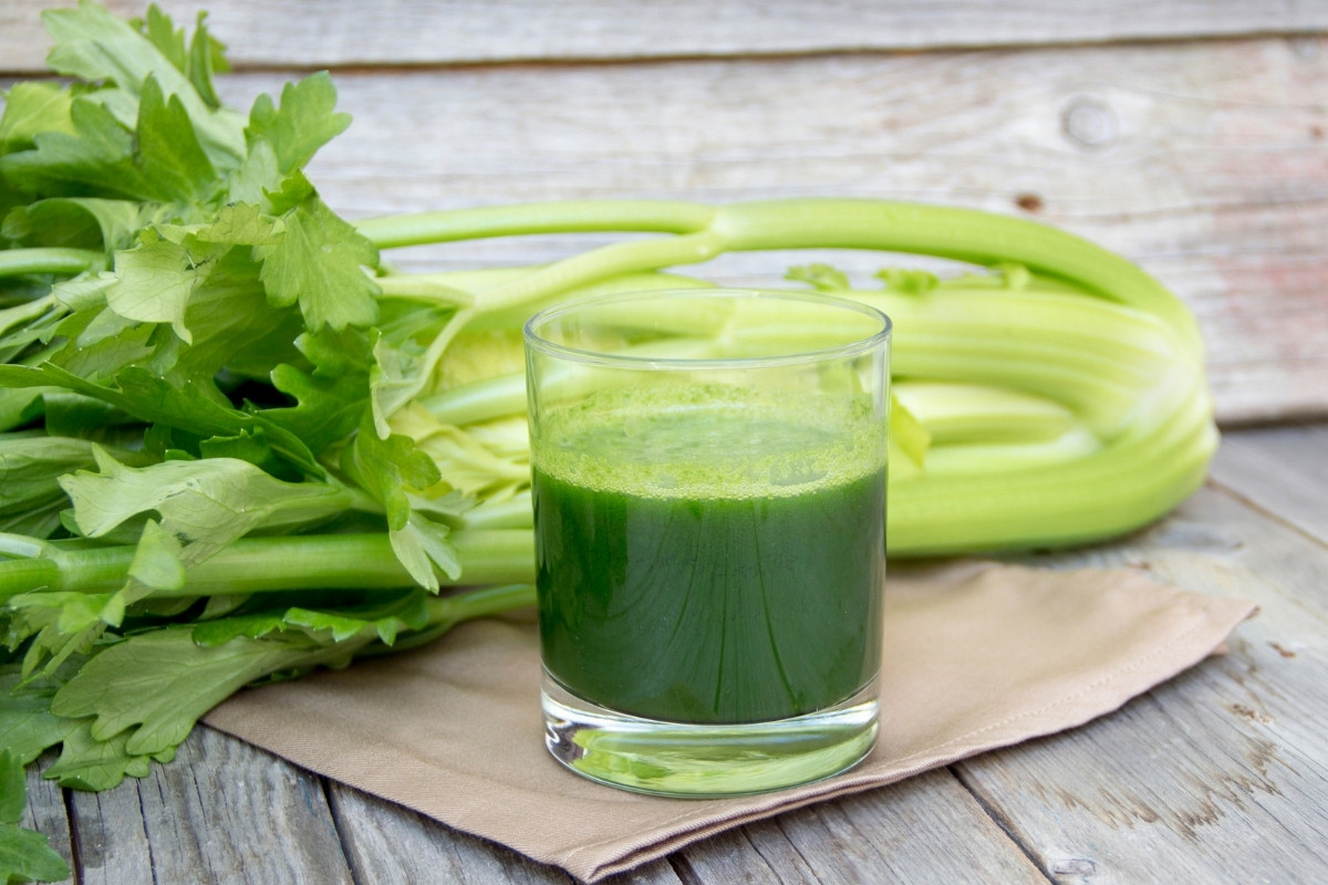 Read more about the article Uống Nước Cần Tây Có Tác Dụng Gì? 8 Lợi Ích Tuyệt Vời Cho Sức Khỏe