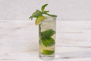 Read more about the article Uống Nước Chanh Có Tác Dụng Gì Với Sức Khỏe? 10 Lợi Ích Bất Ngờ Bạn Nên Biết