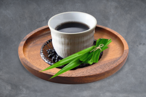 Read more about the article Uống Nước Đậu Đen Có Tốt Không? 10 Lợi Ích Tuyệt Vời Cho Sức Khỏe