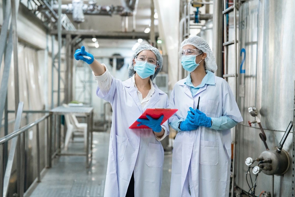 Xét nghiệm nước định kỳ tại xưởng đá giúp duy trì tiêu chuẩn QCVN