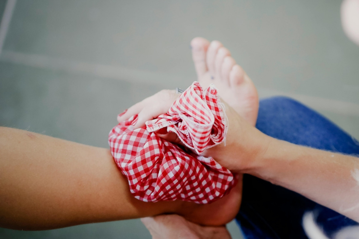 Cách chườm đá vết ong đốt đúng kỹ thuật