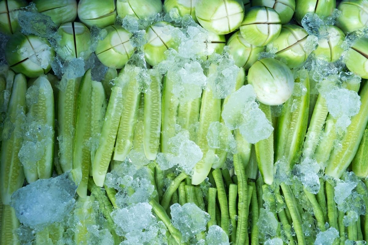 Cách giữ rau tươi lâu bằng nước đá sạch