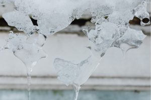 Read more about the article Đá tan sau khi giao có dùng lại được không? Chuyên gia giải đáp