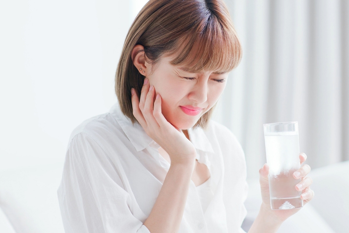 Ê buốt răng khi uống nước đá xảy ra như thế nào