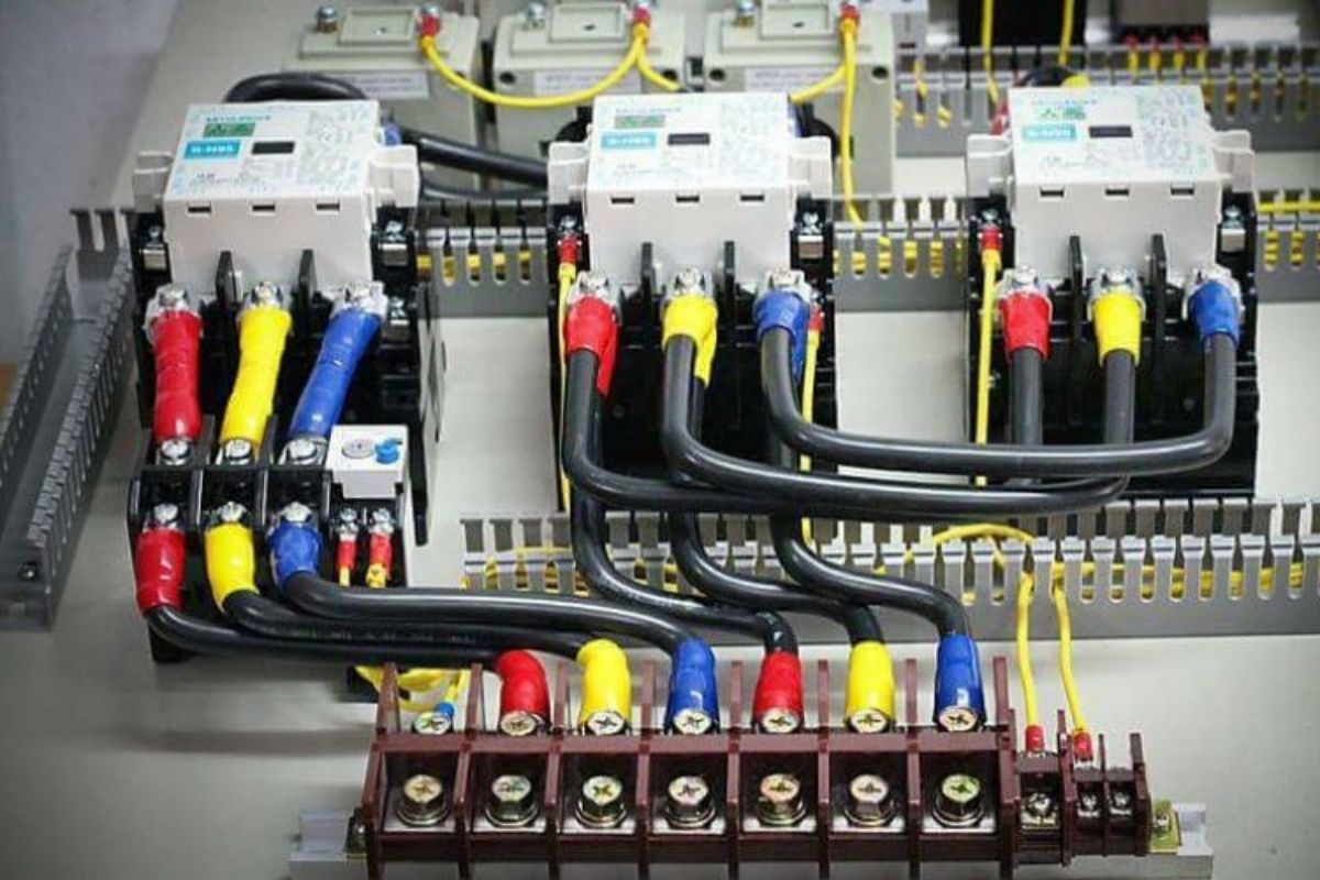 Read more about the article Hướng dẫn thay thế khởi động từ và rơ le nhiệt cho máy đá đúng kỹ thuật