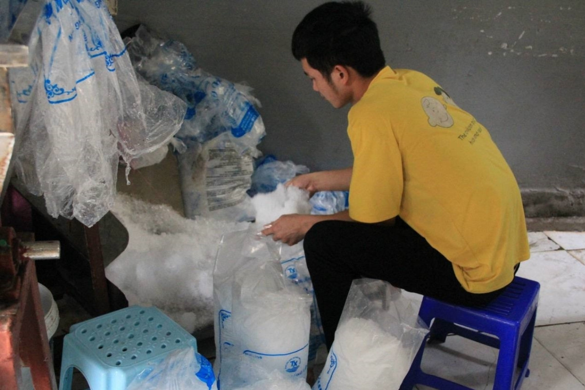 Nguồn gốc nước đá bán vỉa hè khó kiểm soát
