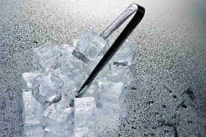 Read more about the article Nước đá “kim cương” là gì? Xu hướng đá viên cao cấp trong giới thượng lưu