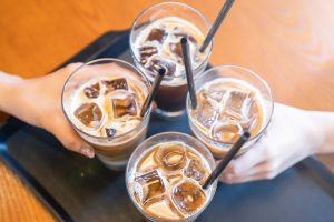 Read more about the article Nước đá tinh khiết ảnh hưởng thế nào đến vị cà phê? Cách pha cafe đá ngon chuẩn quán