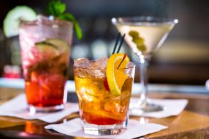 Read more about the article Nước đá tinh khiết và vai trò trong việc pha chế cocktail