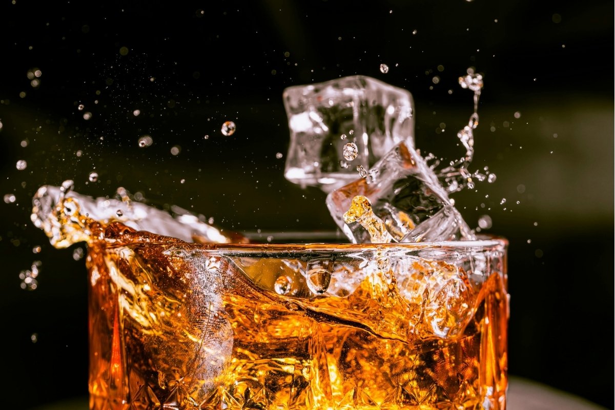 Pha chế cocktail cần nước đá tinh khiết vì sao