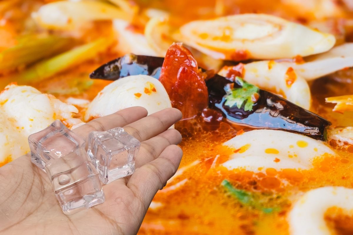 Tách mỡ trong nồi lẩu bằng nước đá hoạt động như thế nào