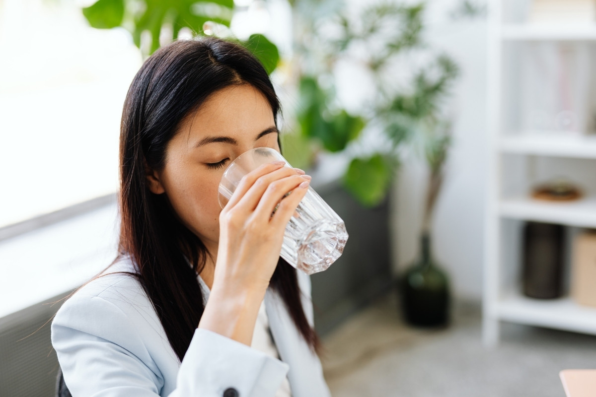 Read more about the article Uống nước đá có giúp hạ sốt nhanh cho người lớn?