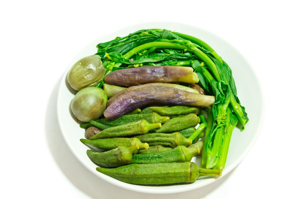 Vì sao rau luộc dễ bị đổi màu